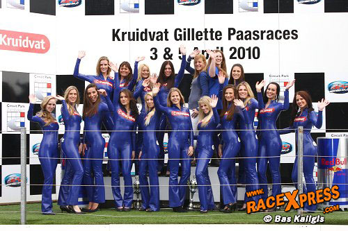De lekkerste pitbabes van de Paasraces: Zo strak als een scheermesje